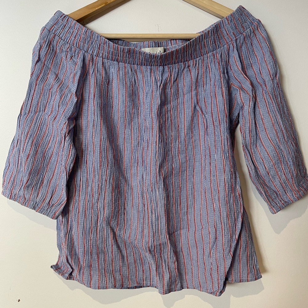 Off the shoulder shirt Size Small